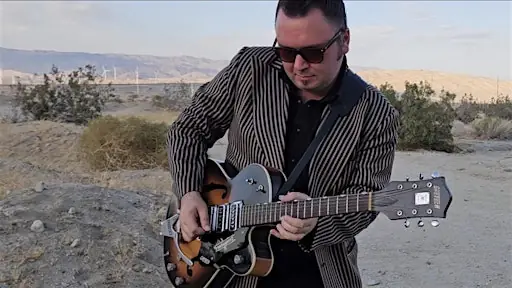 Ruzz Guitar's Trio - Live at the Lady à Lady of the Lake