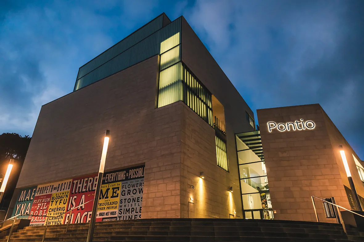 Pontio à Bangor, WAL