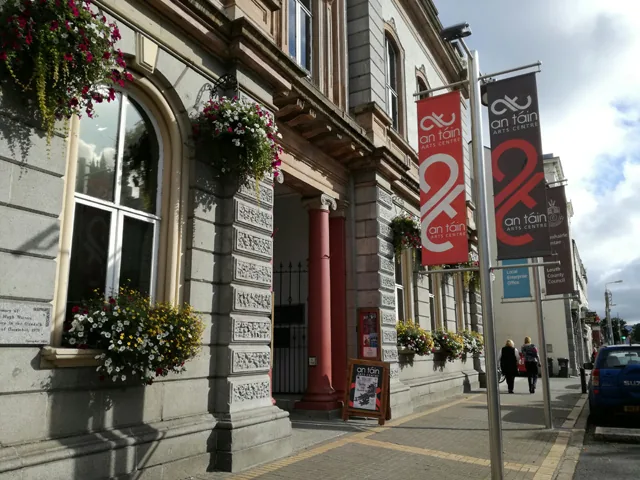 An Táin Arts Centre à Dundalk, LEN