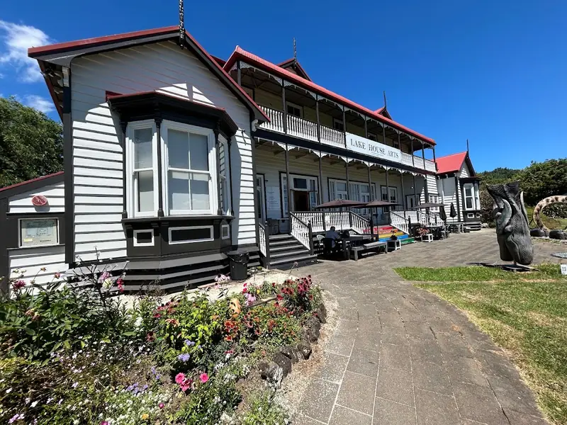 POSTPONED – Coffee à Lake House Arts Centre and Cafe