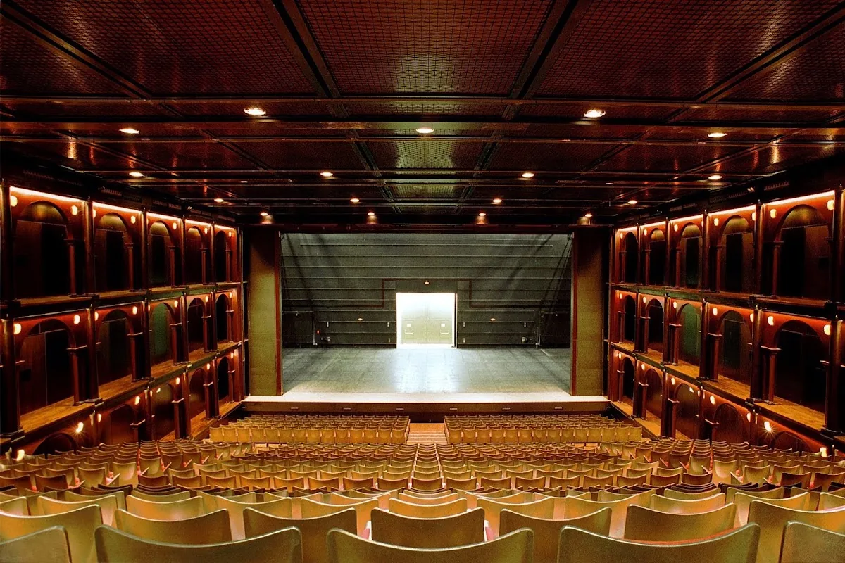 L’ÒPERA DE TRES RALS at Fundació Teatre Lliure