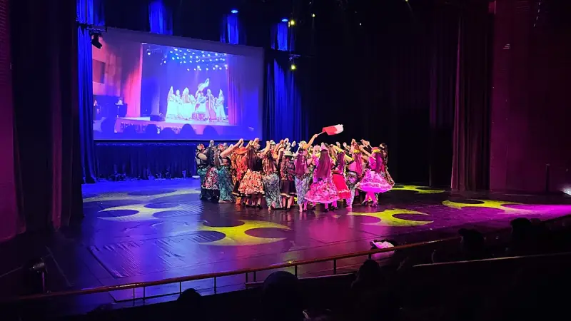 Los grandes éxitos de los 80 regresan al escenario con un viaje lleno de música y nostalgia à Teatro de Carabineros