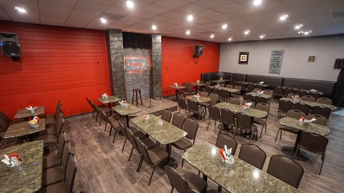 The Comedy Cave à Calgary, AB