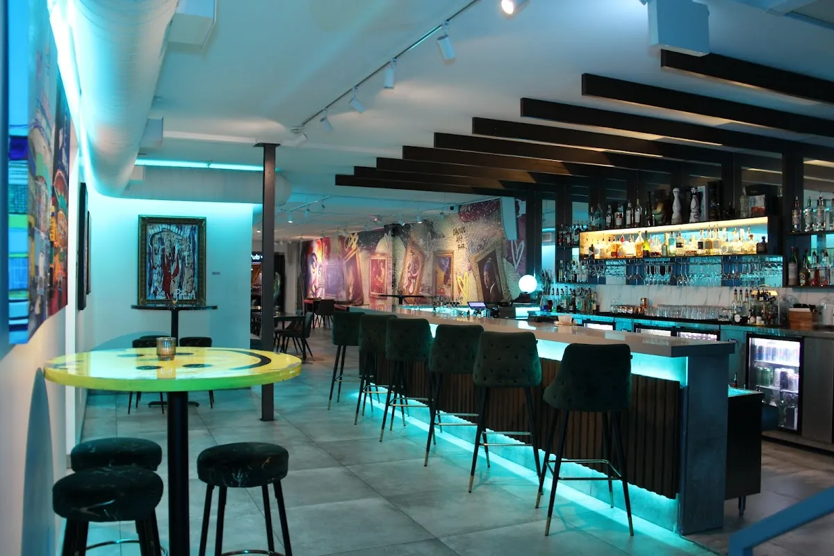 Canvas Art Bar in Mississauga, ON