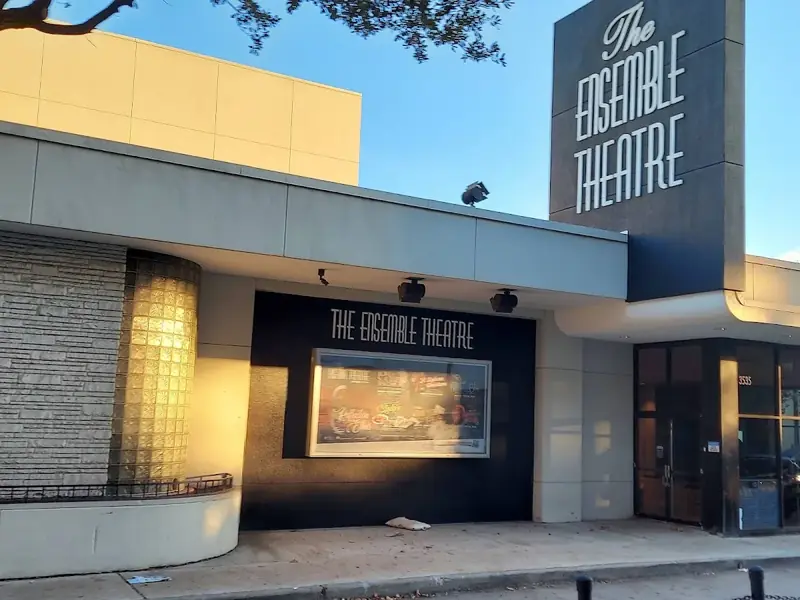 Who All Over There à The Ensemble Theatre