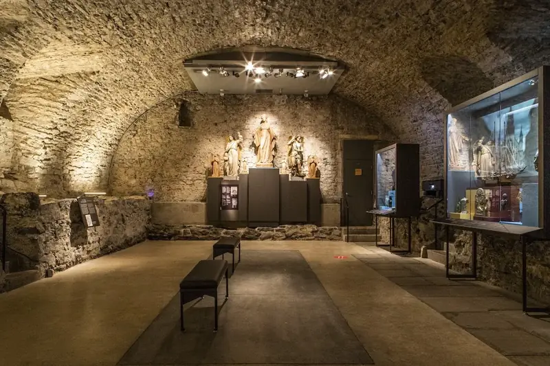 Trois pupitres pour les variations Goldberg at Chapelle Notre-Dame-de-Bon-Secours