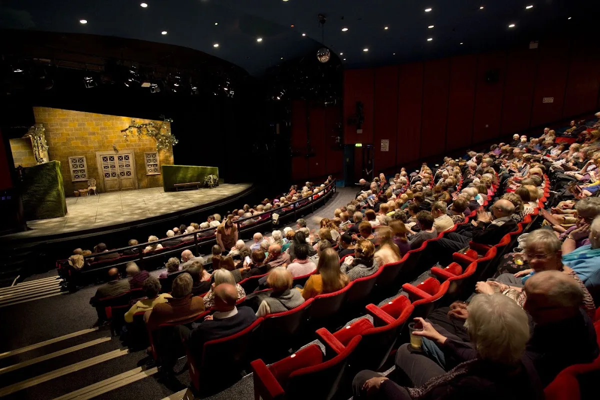 Queen's Theatre in Hornchurch, LON