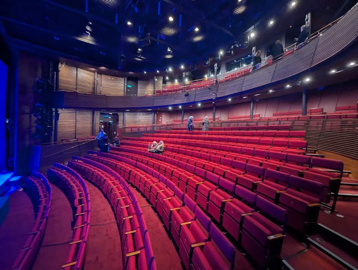 Hampstead Theatre in London, LON