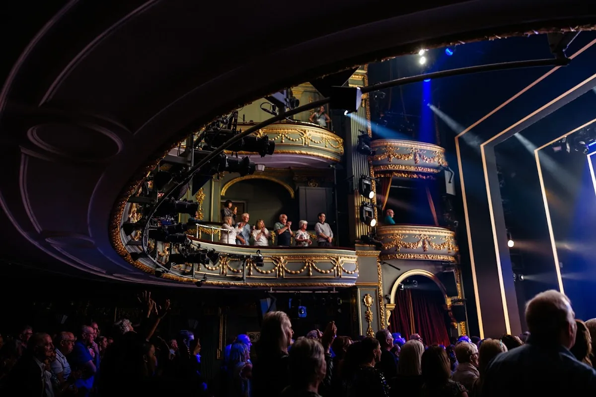 Aldwych Theatre in London, SEE